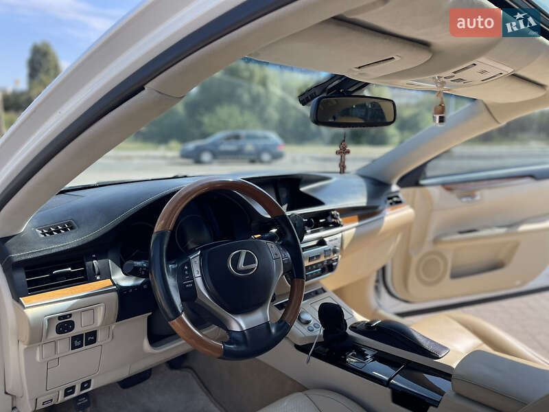 Седан Lexus ES 2013 в Тетиеве