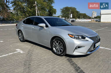 Седан Lexus ES 2015 в Одесі