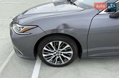 Седан Lexus ES 2019 в 