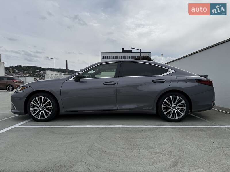 Седан Lexus ES 2019 в Киеве