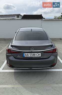 Седан Lexus ES 2019 в 