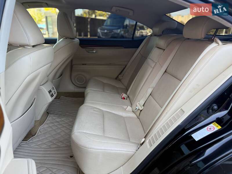 Седан Lexus ES 2013 в Киеве