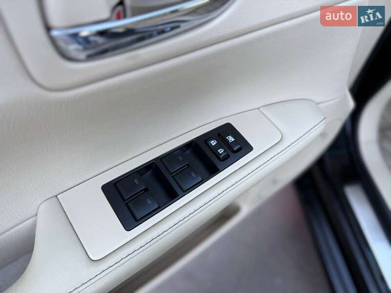 Седан Lexus ES 2013 в Киеве