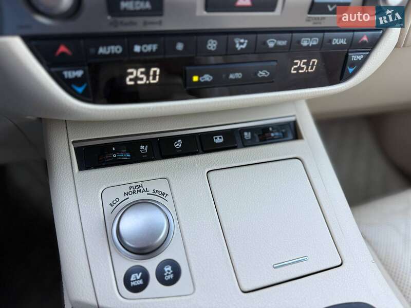 Седан Lexus ES 2013 в Киеве