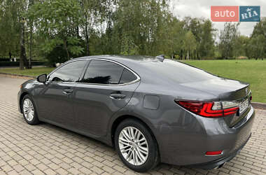 Седан Lexus ES 2016 в 
