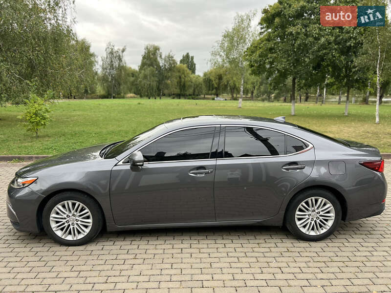 Седан Lexus ES 2016 в Рівному