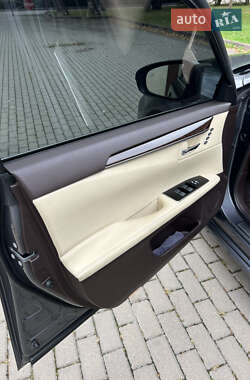 Седан Lexus ES 2016 в 