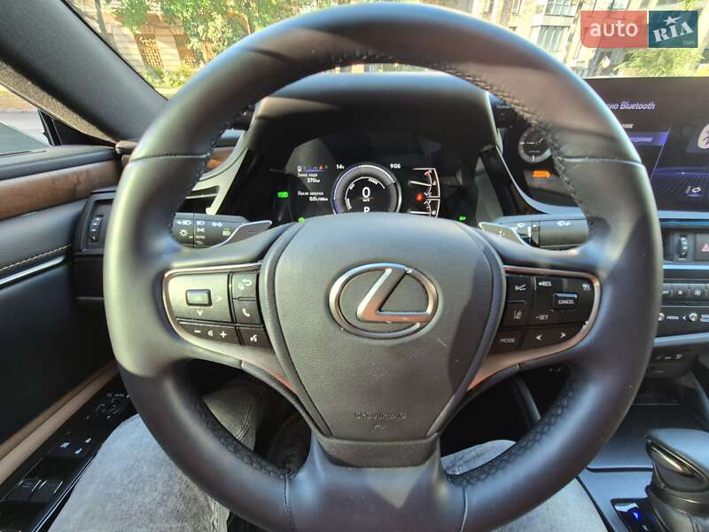 Седан Lexus ES 2021 в Чернигове