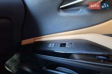 Седан Lexus ES 2021 в Чернигове