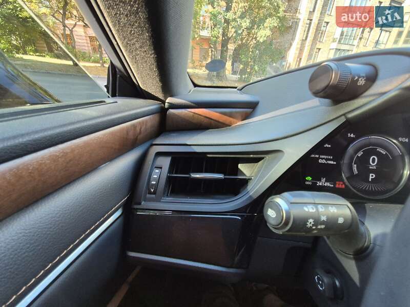 Седан Lexus ES 2021 в Чернигове