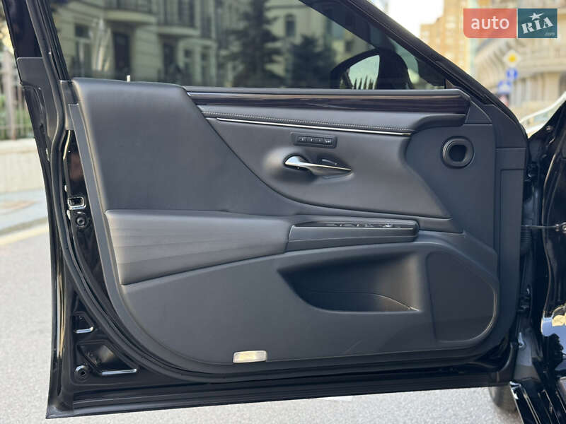 Седан Lexus ES 2018 в Києві