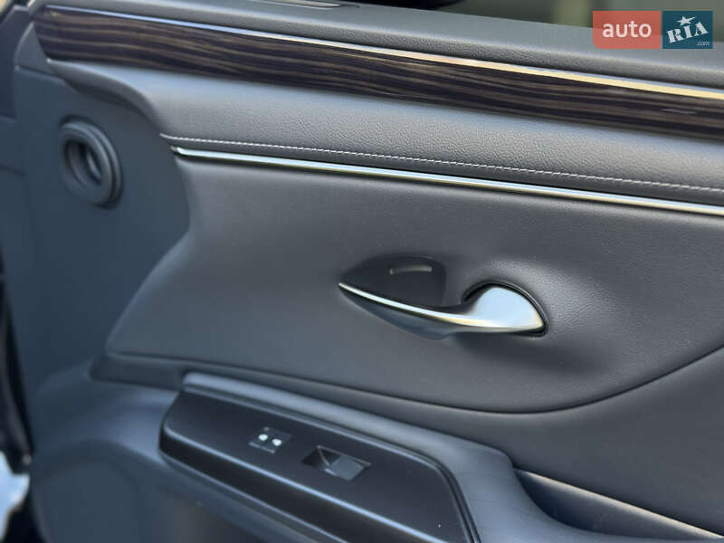 Седан Lexus ES 2018 в Києві