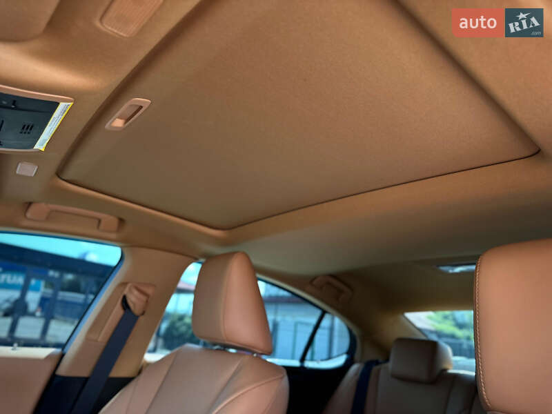 Седан Lexus ES 2024 в Киеве