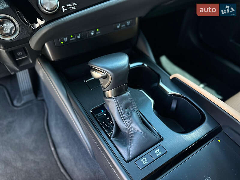 Седан Lexus ES 2024 в Киеве