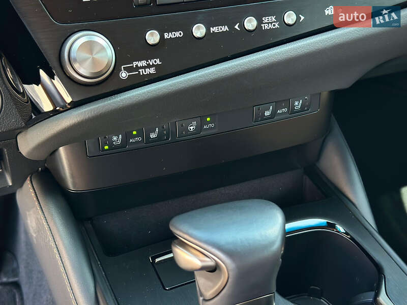 Седан Lexus ES 2024 в Киеве
