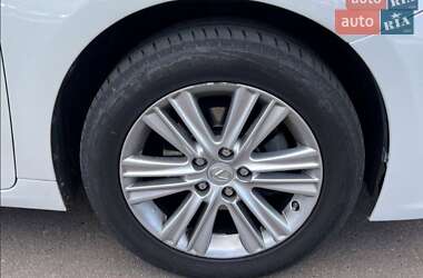 Седан Lexus ES 2012 в 