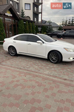 Седан Lexus ES 2011 в Тернополе