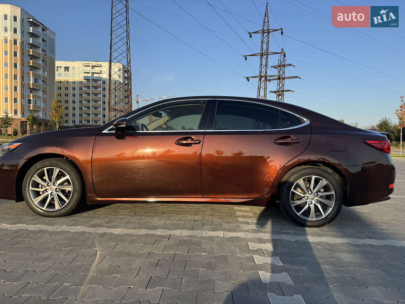 Седан Lexus ES 2015 в 