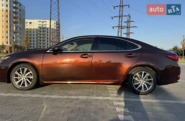 Седан Lexus ES 2015 в 