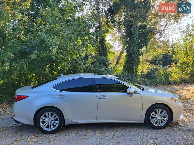 Седан Lexus ES 2014 в Киеве