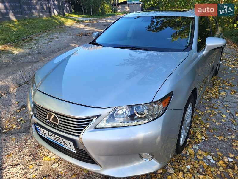 Седан Lexus ES 2014 в Киеве