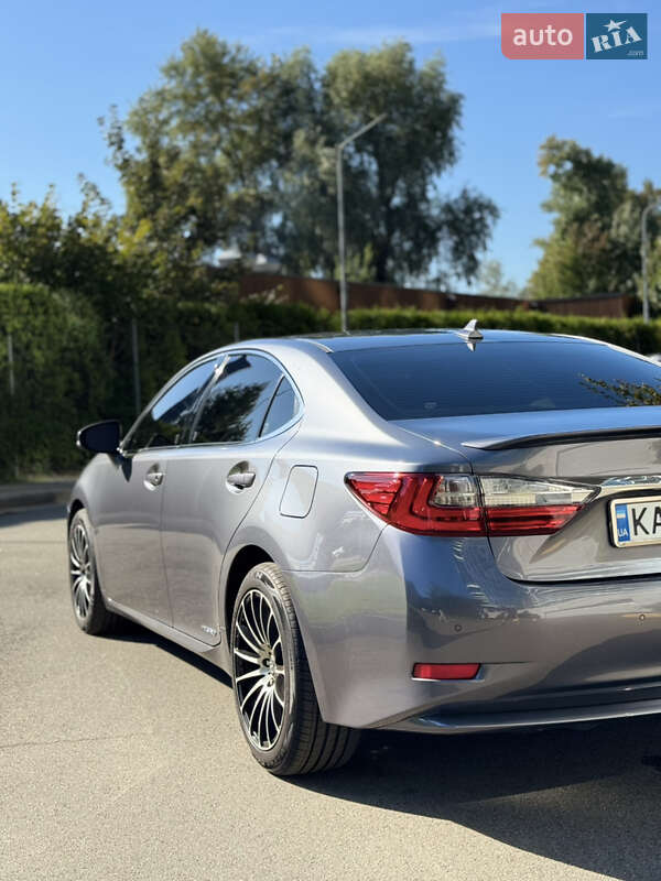 Седан Lexus ES 2014 в Киеве