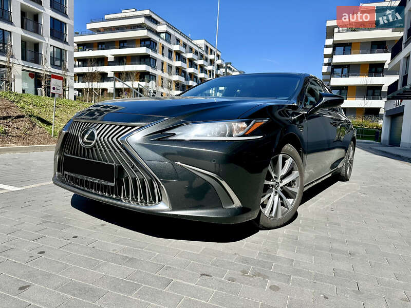 Седан Lexus ES 2018 в Луцьку