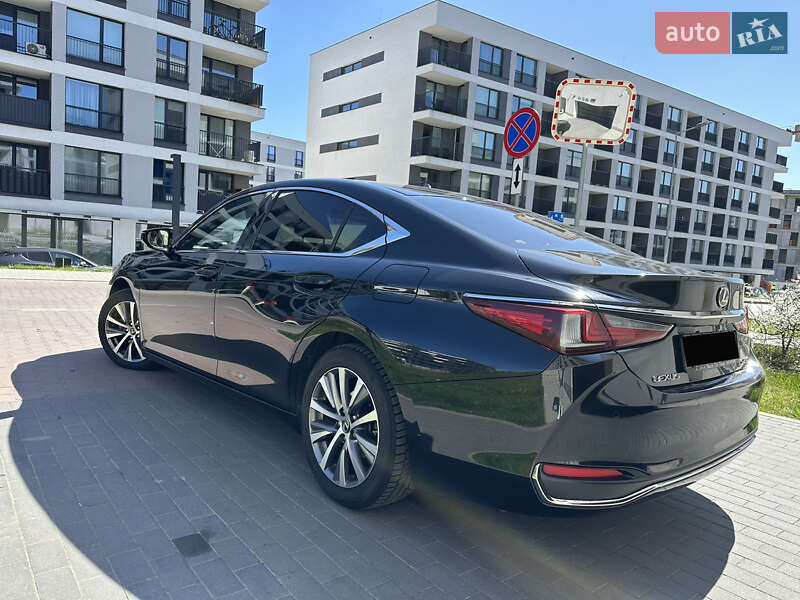 Седан Lexus ES 2018 в Луцьку