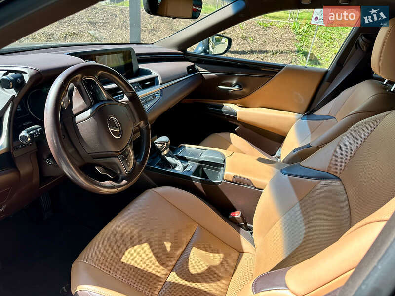 Седан Lexus ES 2018 в Луцьку