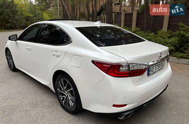 Седан Lexus ES 2015 в 