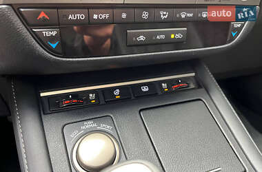 Седан Lexus ES 2015 в 