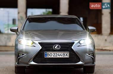 Седан Lexus ES 2015 в Козові