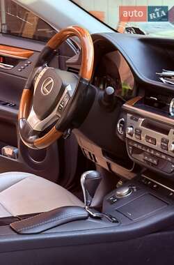 Седан Lexus ES 2013 в Чернігові