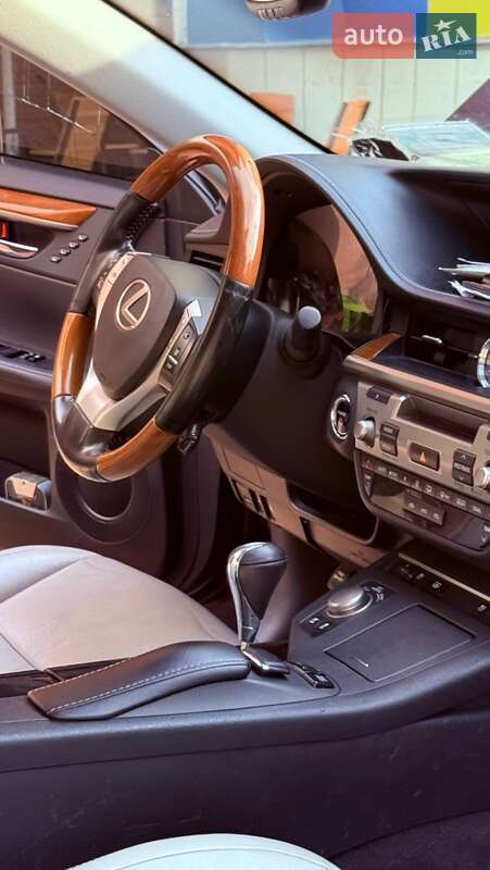 Седан Lexus ES 2013 в Чернигове