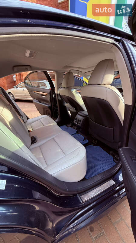 Седан Lexus ES 2013 в Чернигове