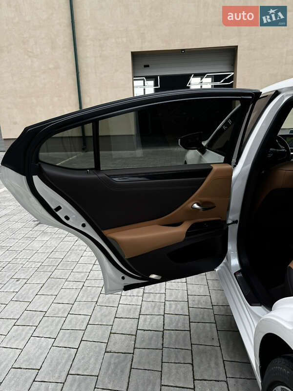 Седан Lexus ES 2021 в Львове фото 15 Седан Lexus ES 2021 в Львове