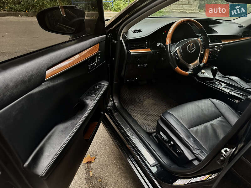 Седан Lexus ES 2013 в Киеве