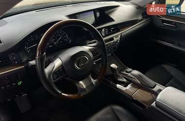 Седан Lexus ES 2017 в 
