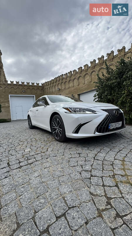 Седан Lexus ES 2024 в Первомайську