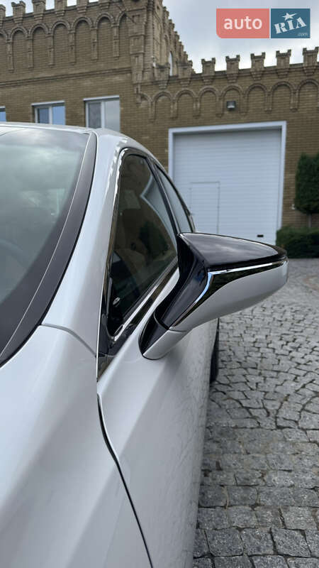 Седан Lexus ES 2024 в Первомайську