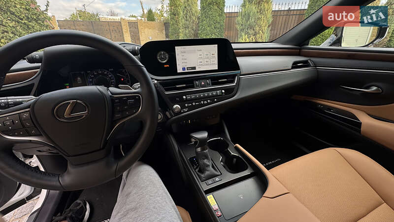 Седан Lexus ES 2024 в Первомайську