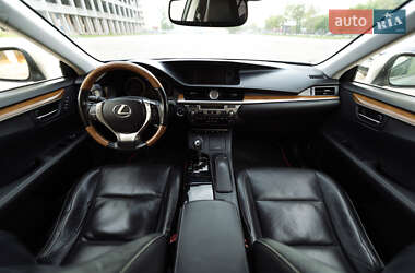 Седан Lexus ES 2015 в 