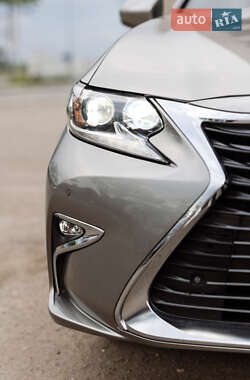 Седан Lexus ES 2015 в 