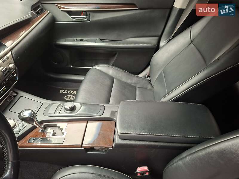 Седан Lexus ES 2012 в Киеве