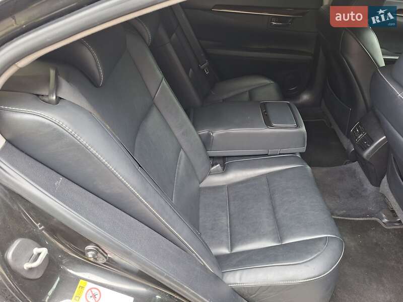Седан Lexus ES 2012 в Киеве