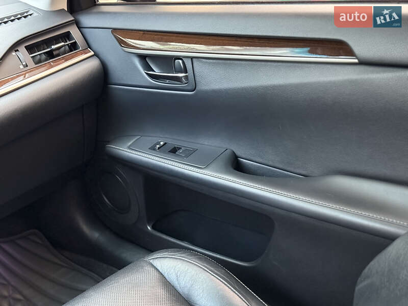 Седан Lexus ES 2014 в Білій Церкві