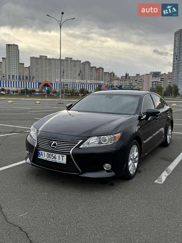 Седан Lexus ES 2014 в Киеве
