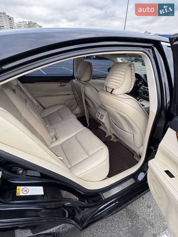 Седан Lexus ES 2014 в Киеве