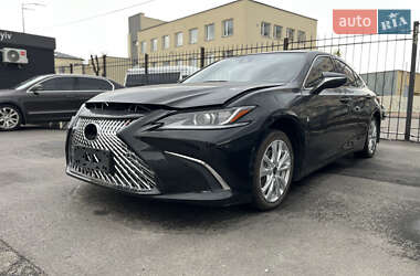 Седан Lexus ES 2019 в Киеве
