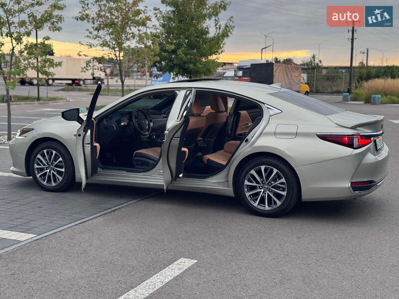 Седан Lexus ES 2021 в Киеве
